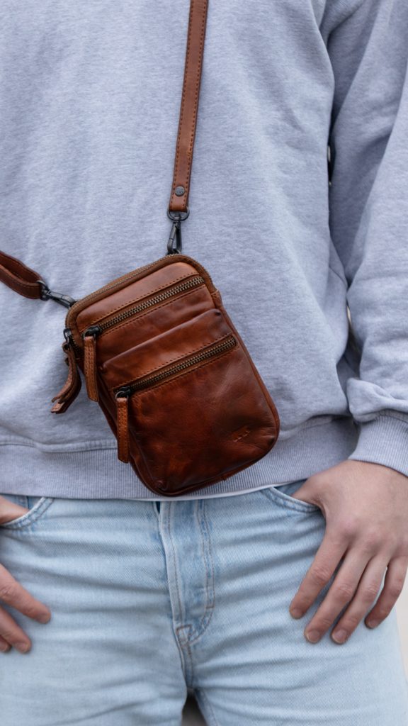 CL-44338_COGNAC_Front