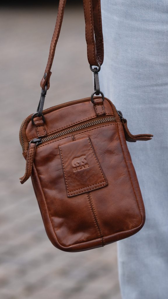 CL-44338_COGNAC_back