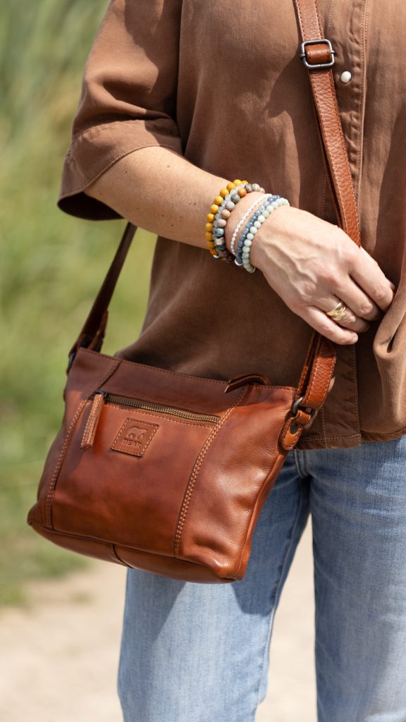 CL-44507_COGNAC_Back