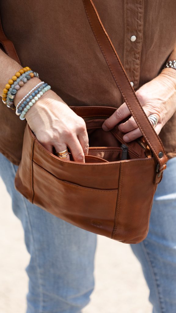 CL-44507_COGNAC_Inside