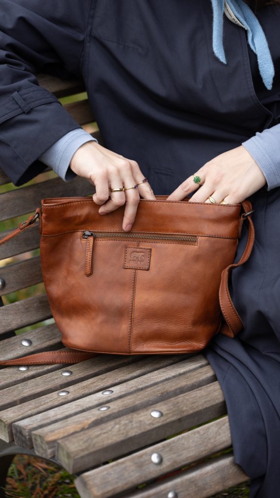 CL-45029_COGNAC_Back