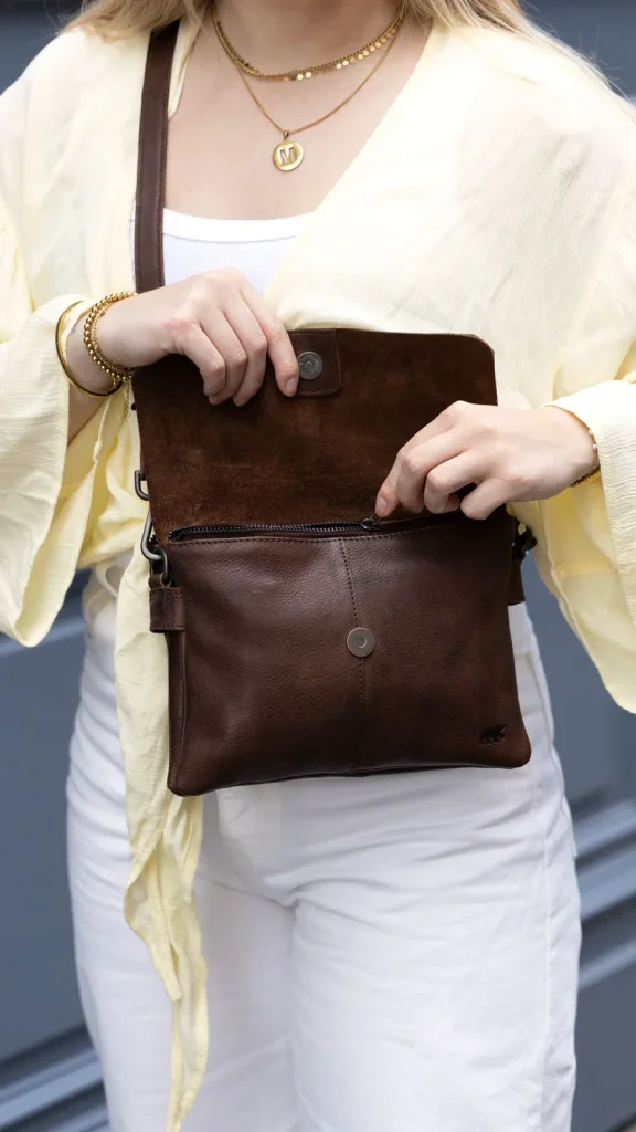 CP-2216_BROWN_Inside