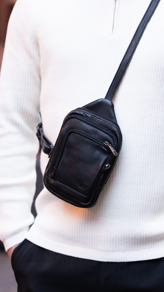 CP-2343_BLACK_Detail_9x16